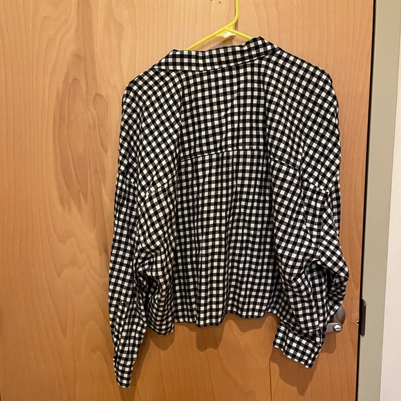 NWT Abercrombie & Fitch Cropped Button Up - Picture 3 of 4